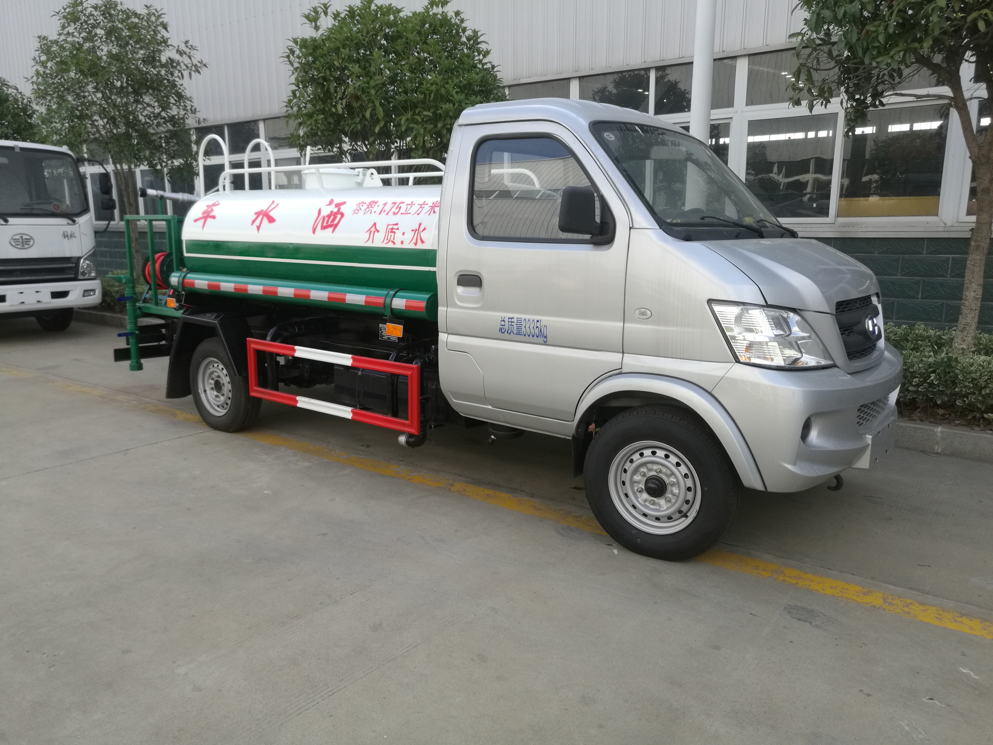 昌河2.5吨打药车|带绿化打药卷盘
