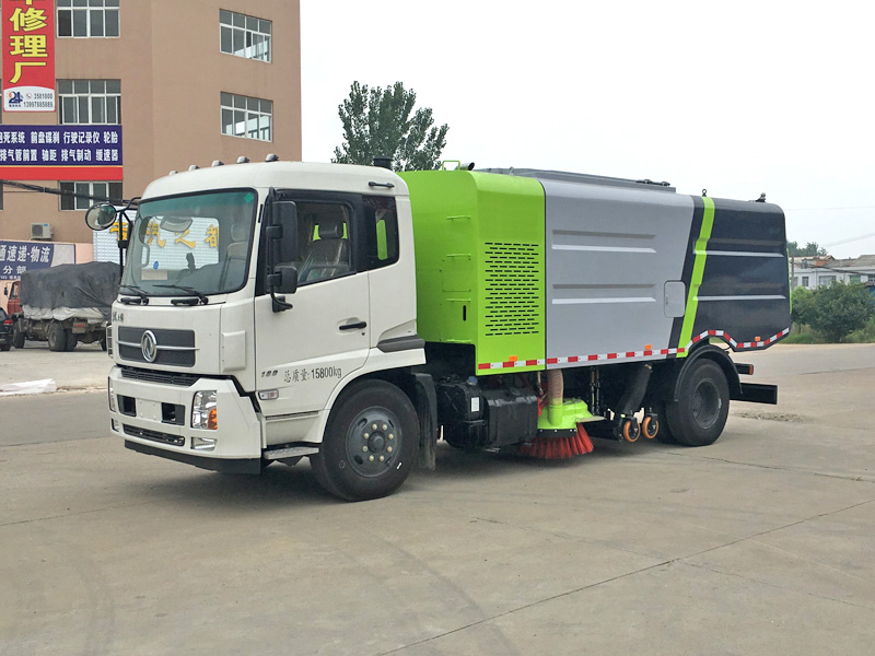 东风天锦干湿两用扫路车