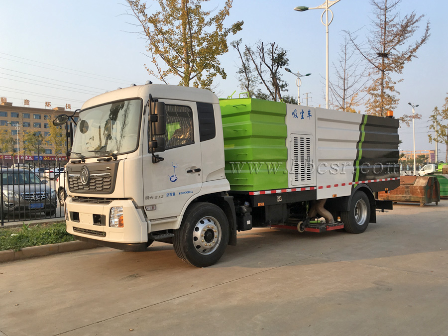 东风天锦吸尘车（2水8尘）