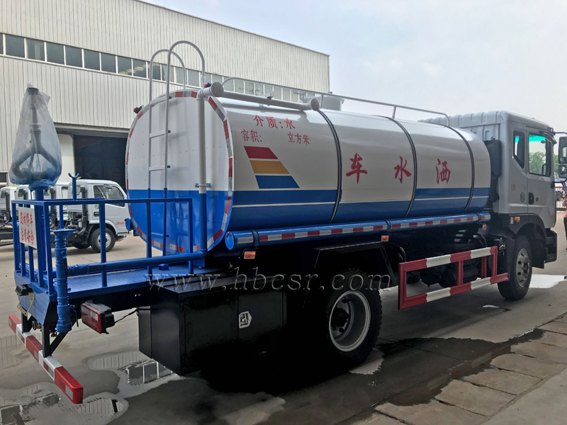 东风多利卡D9 10方保温运水车